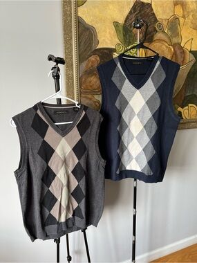 Lot of 2 Axist Men Argyle Sweater Vest 100% Cotton V-Neck Gray Navy Size Medium